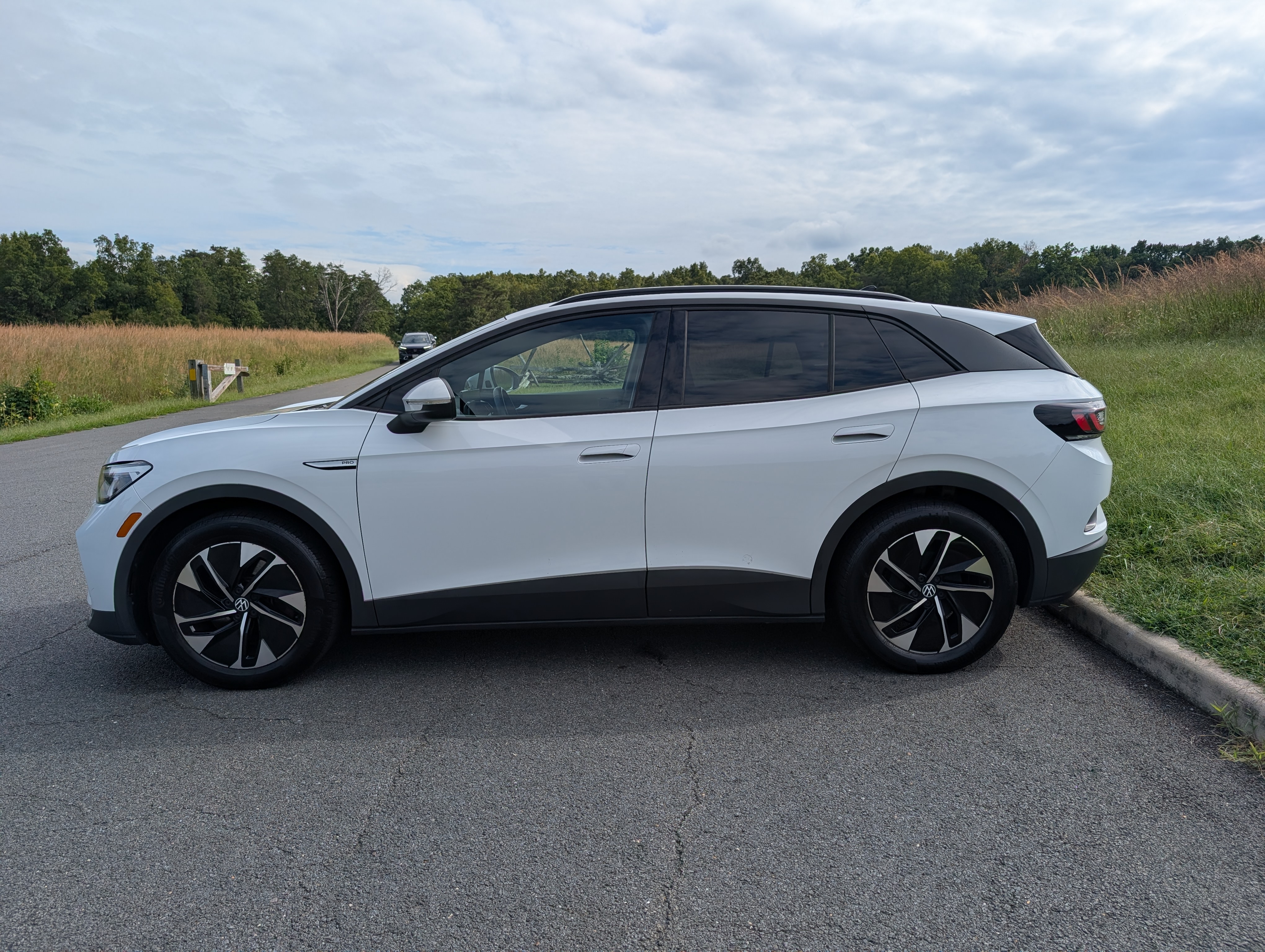 Used 2022 Volkswagen ID.4 Pro RWD image 9