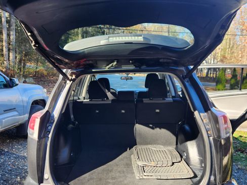 Used 2016 Toyota RAV4 XLE image 9