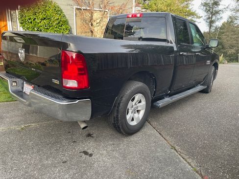 Used 2017 RAM 1500 Classic SLT image 6