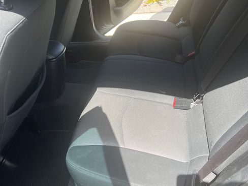 Used 2013 Dodge Avenger SE FWD image 9