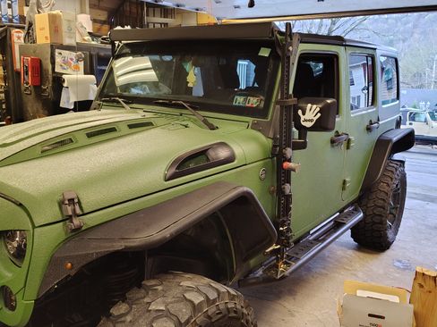 Used 2015 Jeep Wrangler Unlimited Sport image 1