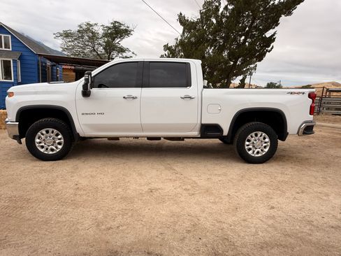 Used 2023 Chevrolet Silverado 2500 LTZ AWD/4WD image 4