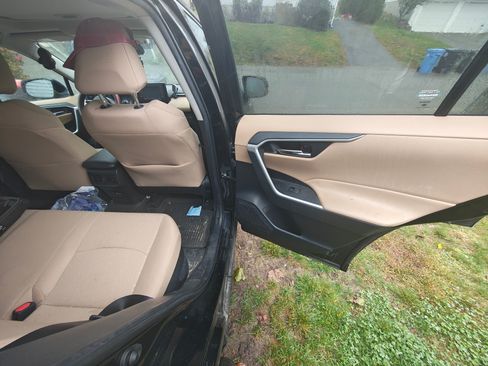 Used 2021 Toyota RAV4 XLE image 13