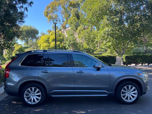 Used 2018 Volvo XC90 T5 Momentum w/ Convenience Package image 4