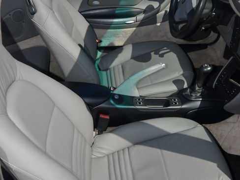 Used 2004 Porsche 911 Carrera 4 image 4