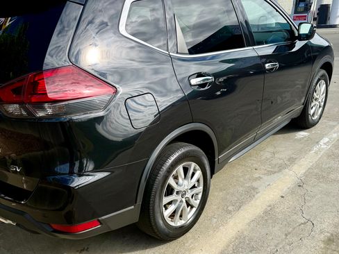 Used 2019 Nissan Rogue SV image 4