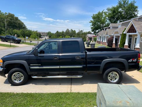 Used 2007 GMC Sierra 2500 SLT w/ Onstar Plus Package AWD/4WD image 6