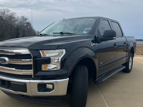 Used 2017 Ford F150 Lariat w/ Equipment Group 501A Mid image 2