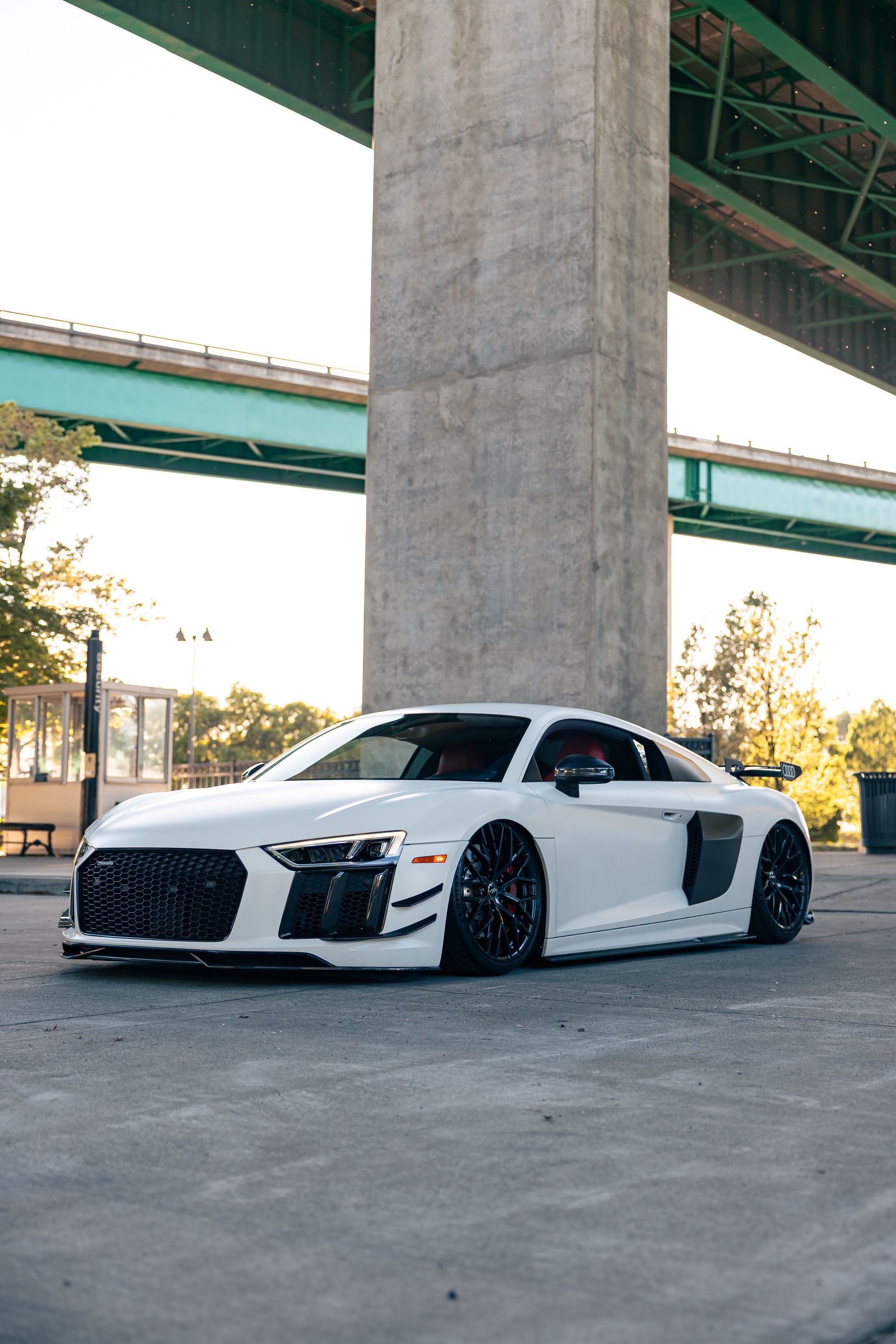 Used 2018 Audi R8 V10 w/ Premium Package RWD image 16
