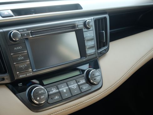 Used 2013 Toyota RAV4 XLE AWD/4WD image 13