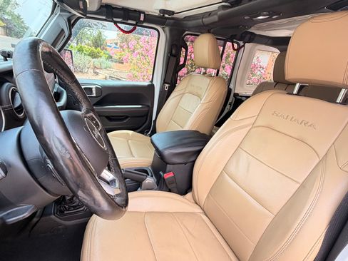 Used 2018 Jeep Wrangler Unlimited Sahara AWD/4WD image 9