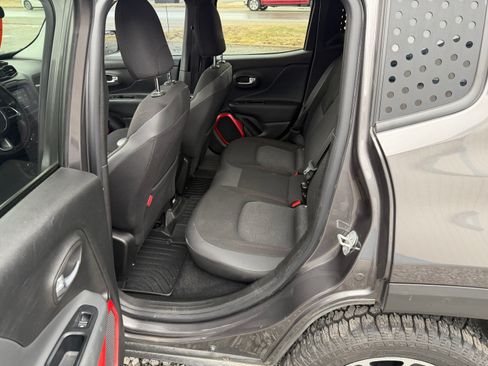 Used 2017 Jeep Renegade Trailhawk image 11