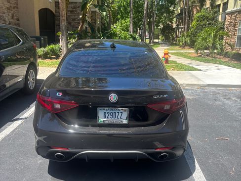 Used 2017 Alfa Romeo Giulia AWD image 9