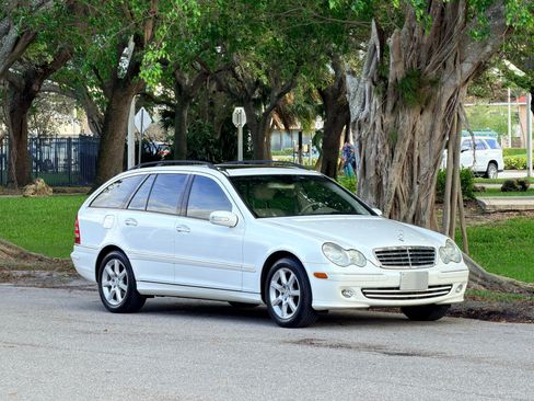 Used 2005 Mercedes-Benz C 240 Wagon w/ Sunroof Pkg image 5