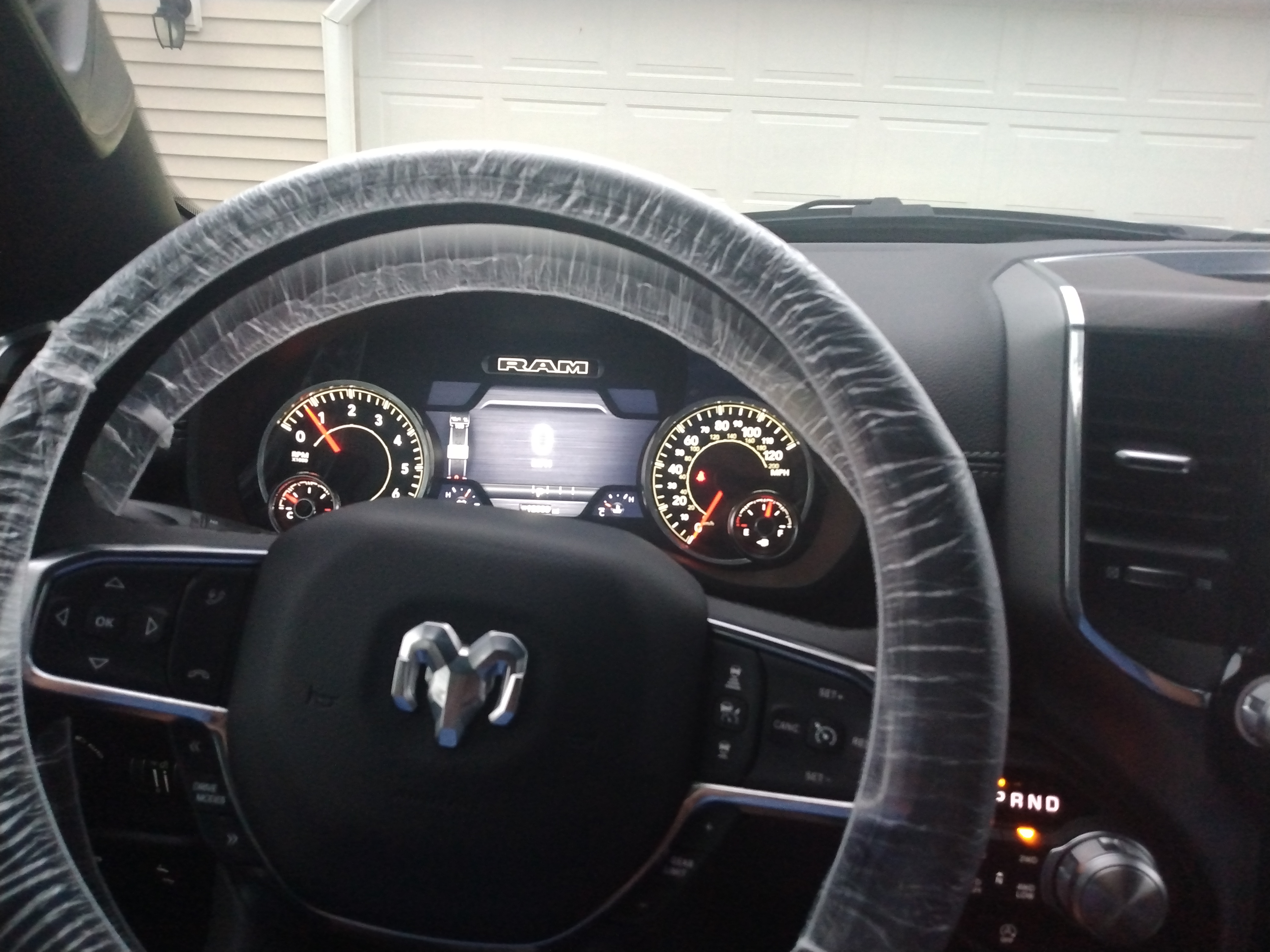 Used 2025 RAM 1500 Laramie AWD/4WD image 9