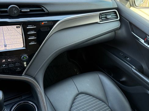Used 2018 Toyota Camry SE image 9