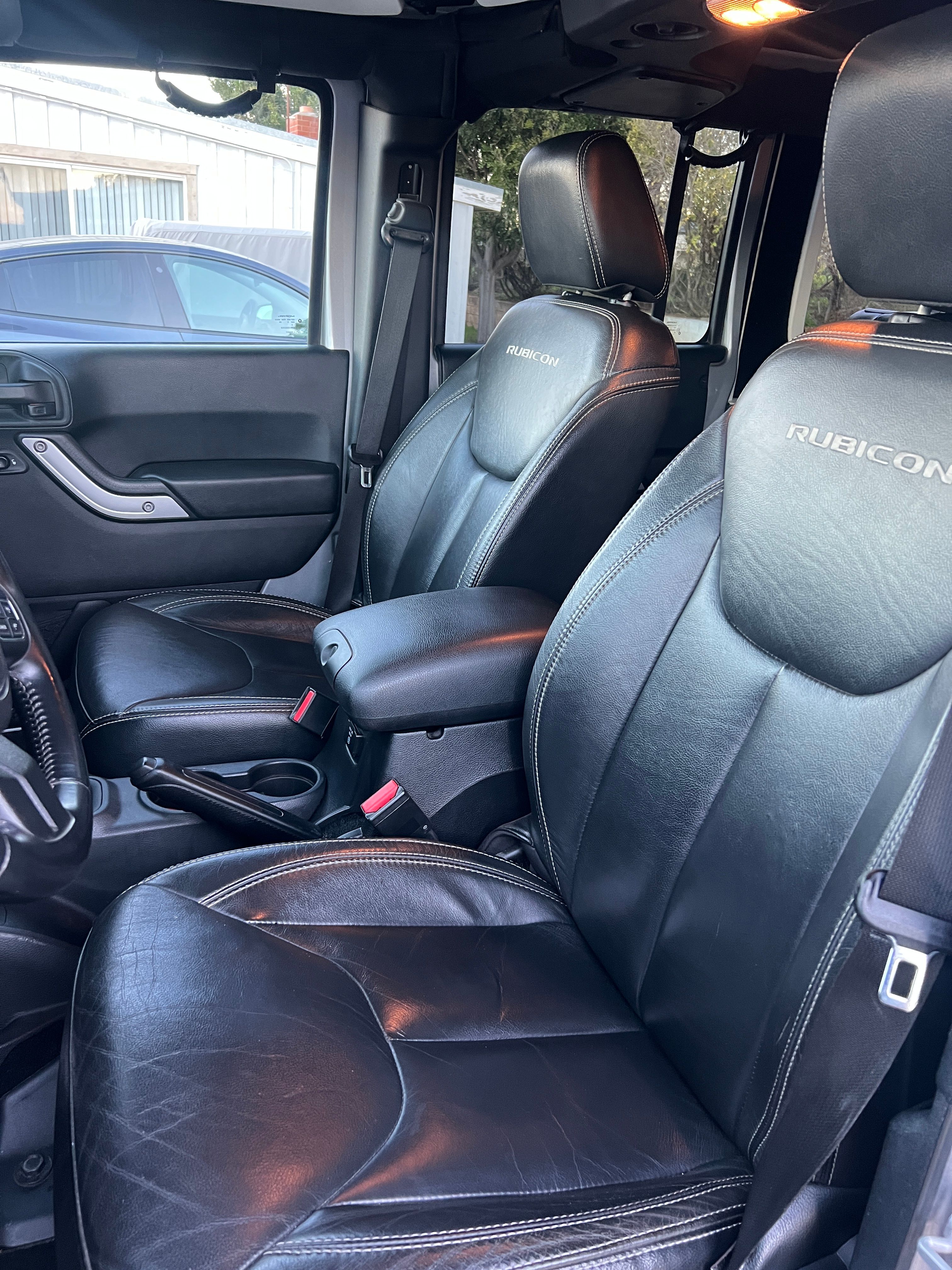 Used 2015 Jeep Wrangler Unlimited Rubicon w/ Dual Top Group AWD/4WD image 16