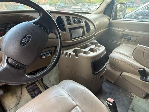 Used 2004 Ford E-250 and Econoline 250 image 10