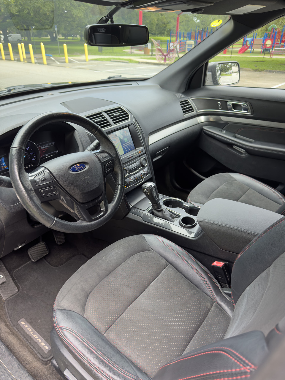 Used 2018 Ford Explorer XLT w/ Equipment Group 202A FWD image 13