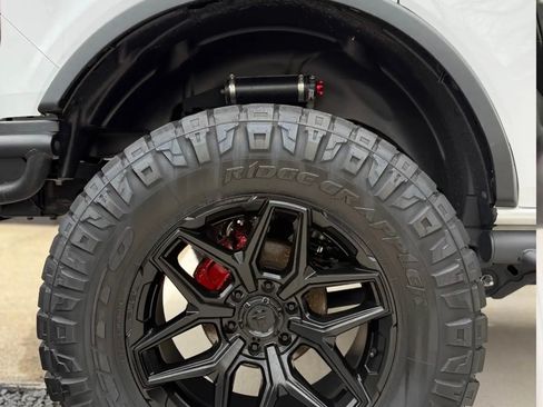 Used 2024 Ford Bronco Black Diamond image 13