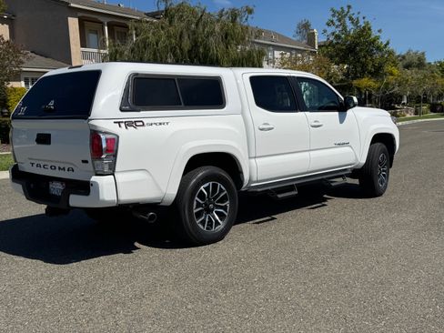 Used 2021 Toyota Tacoma TRD Sport w/ Technology Package RWD image 2