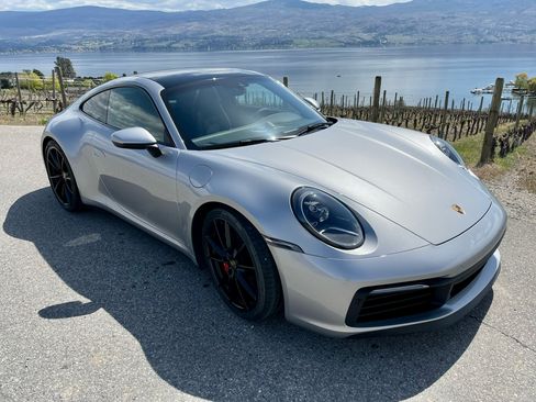 Used 2020 Porsche 911 Carrera S image 2