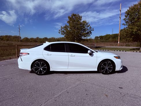Used 2020 Toyota Camry SE image 6
