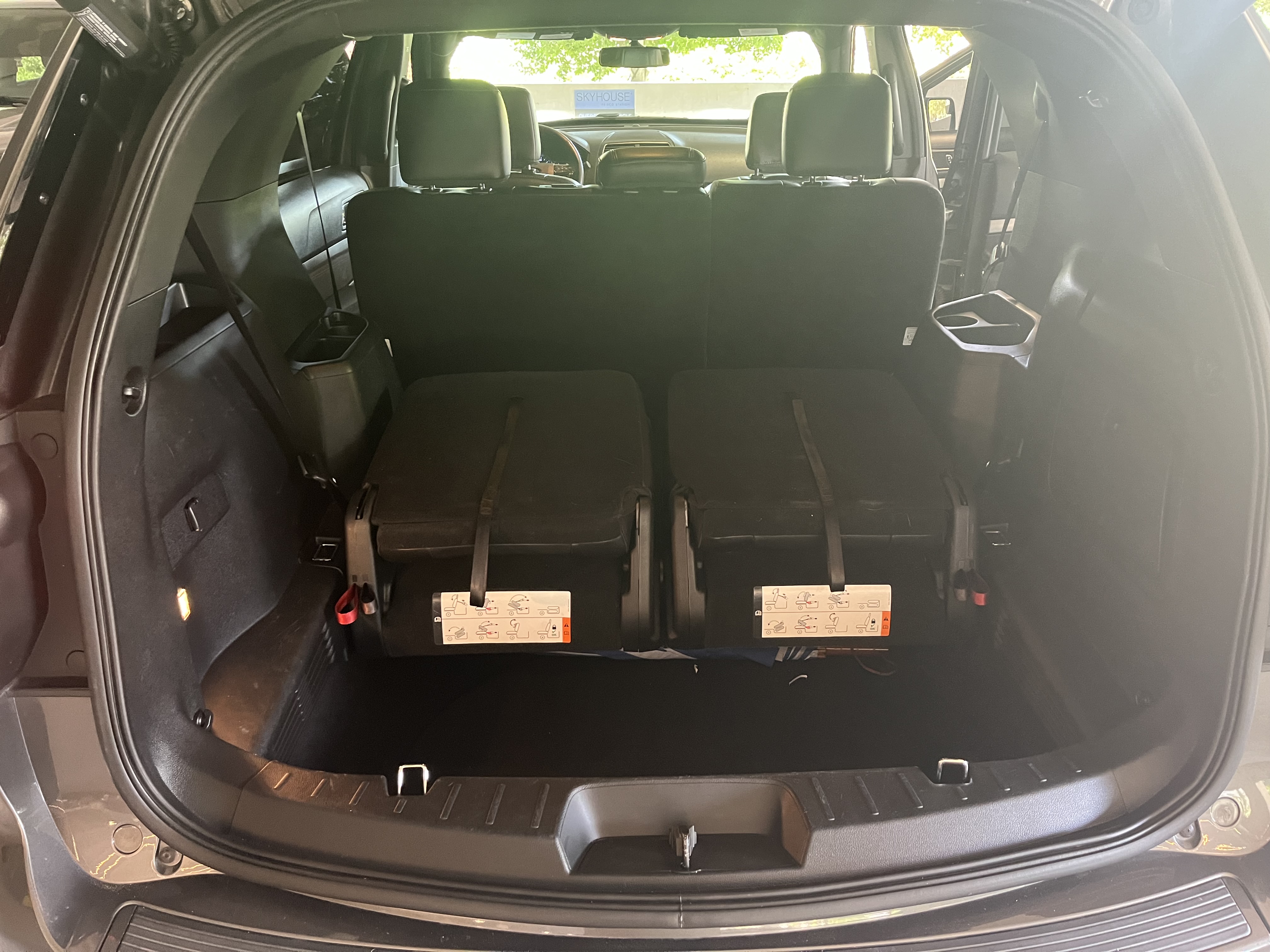 Used 2018 Ford Explorer XLT w/ Equipment Group 202A FWD image 13