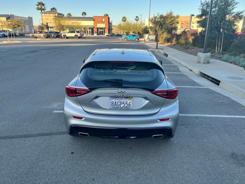 Used 2018 INFINITI QX30 image 9