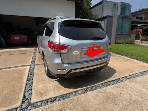 Used 2014 Nissan Pathfinder Platinum w/ Platinum Premium Package FWD image 5