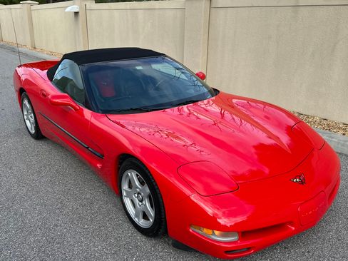 Used 1999 Chevrolet Corvette Convertible w/ Memory Pkg image 2