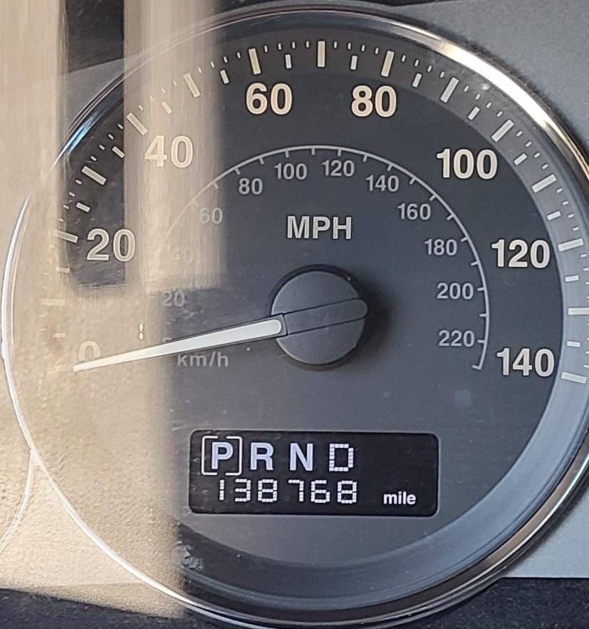 Used 2010 Jeep Commander Limited RWD image 6