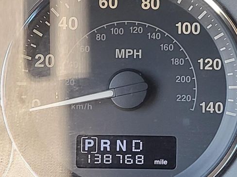 Used 2010 Jeep Commander Limited image 6