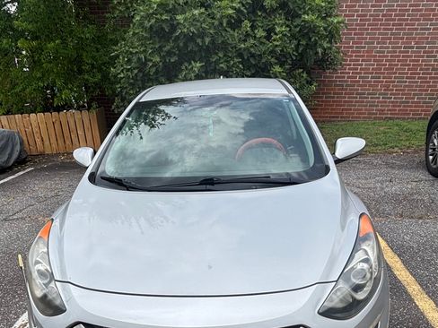 Used 2013 Hyundai Elantra GT FWD image 2