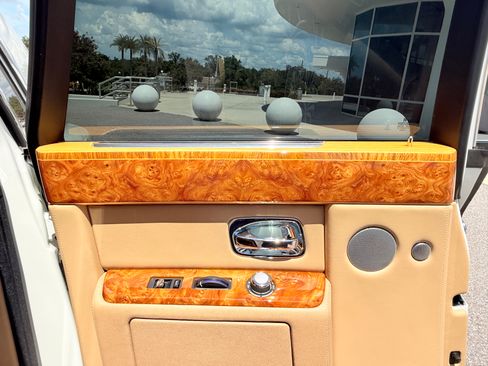 Used 2009 Rolls-Royce Phantom Sedan RWD image 18