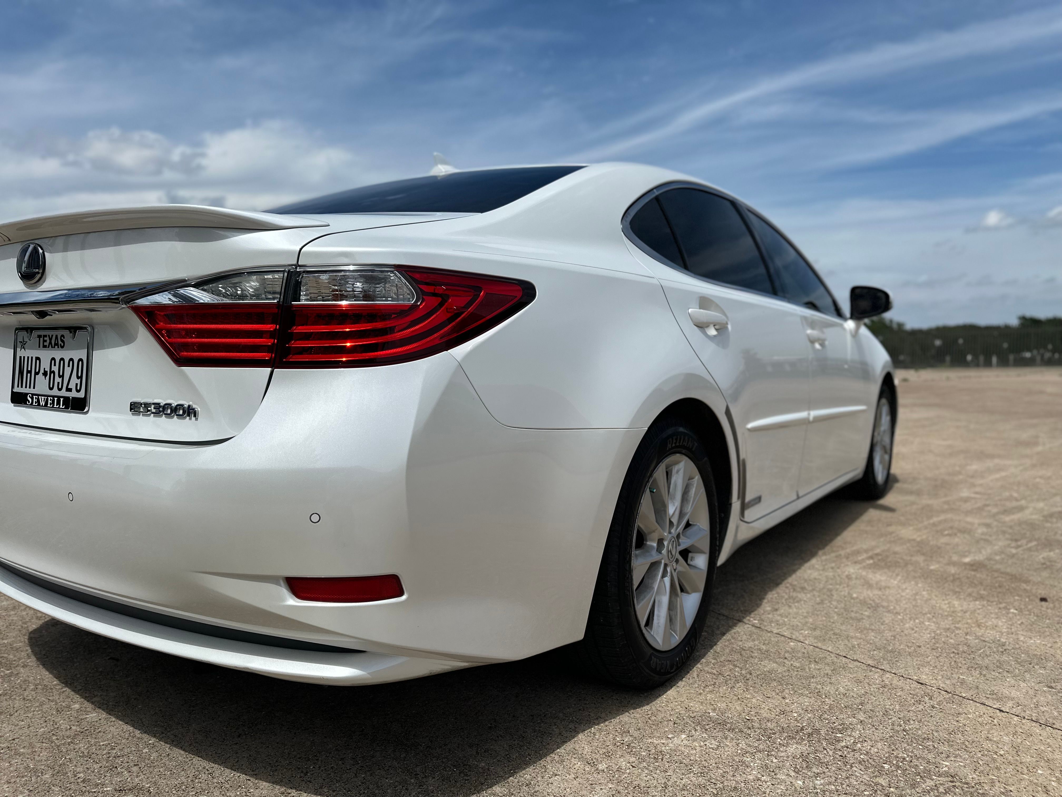 Used 2013 Lexus ES 300h w/ Luxury Pkg FWD image 25