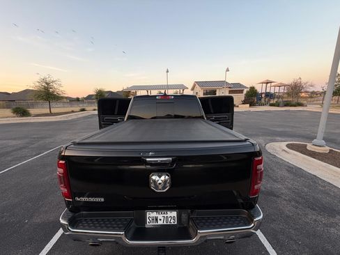 Used 2019 RAM 1500 Laramie image 12
