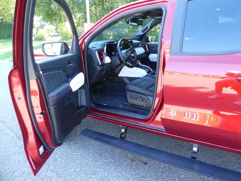 Used 2023 GMC Canyon AT4X image 5