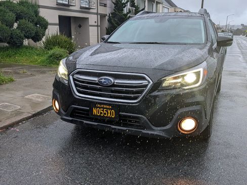 Used 2018 Subaru Outback 3.6R Limited image 1