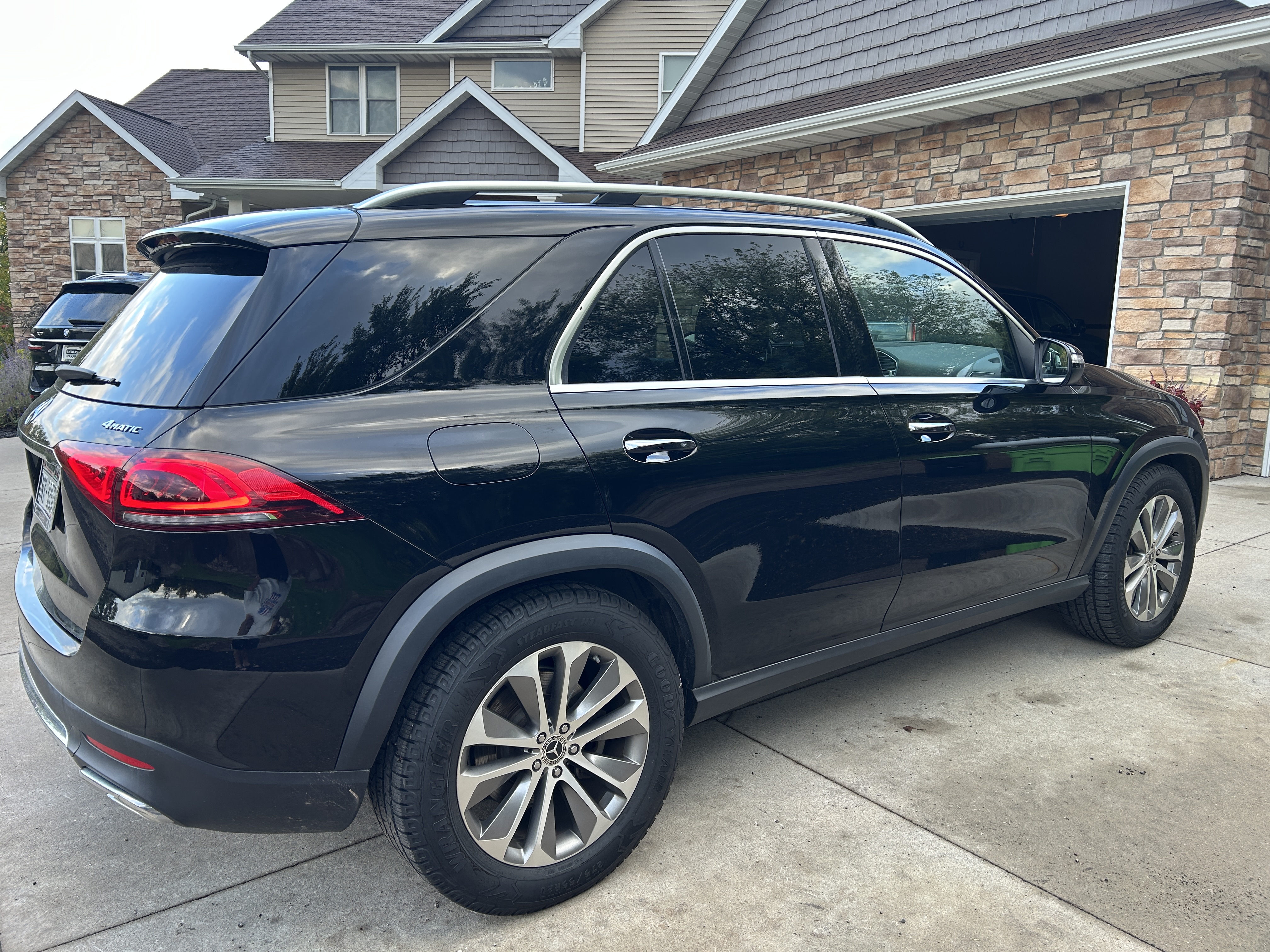 Used 2020 Mercedes-Benz GLE 450 4MATIC image 2