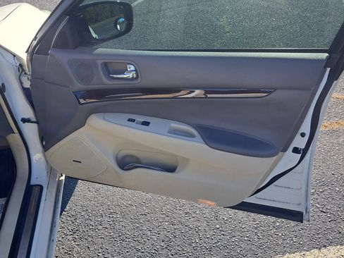 Used 2011 INFINITI G37 x Sedan w/ Premium Pkg image 12