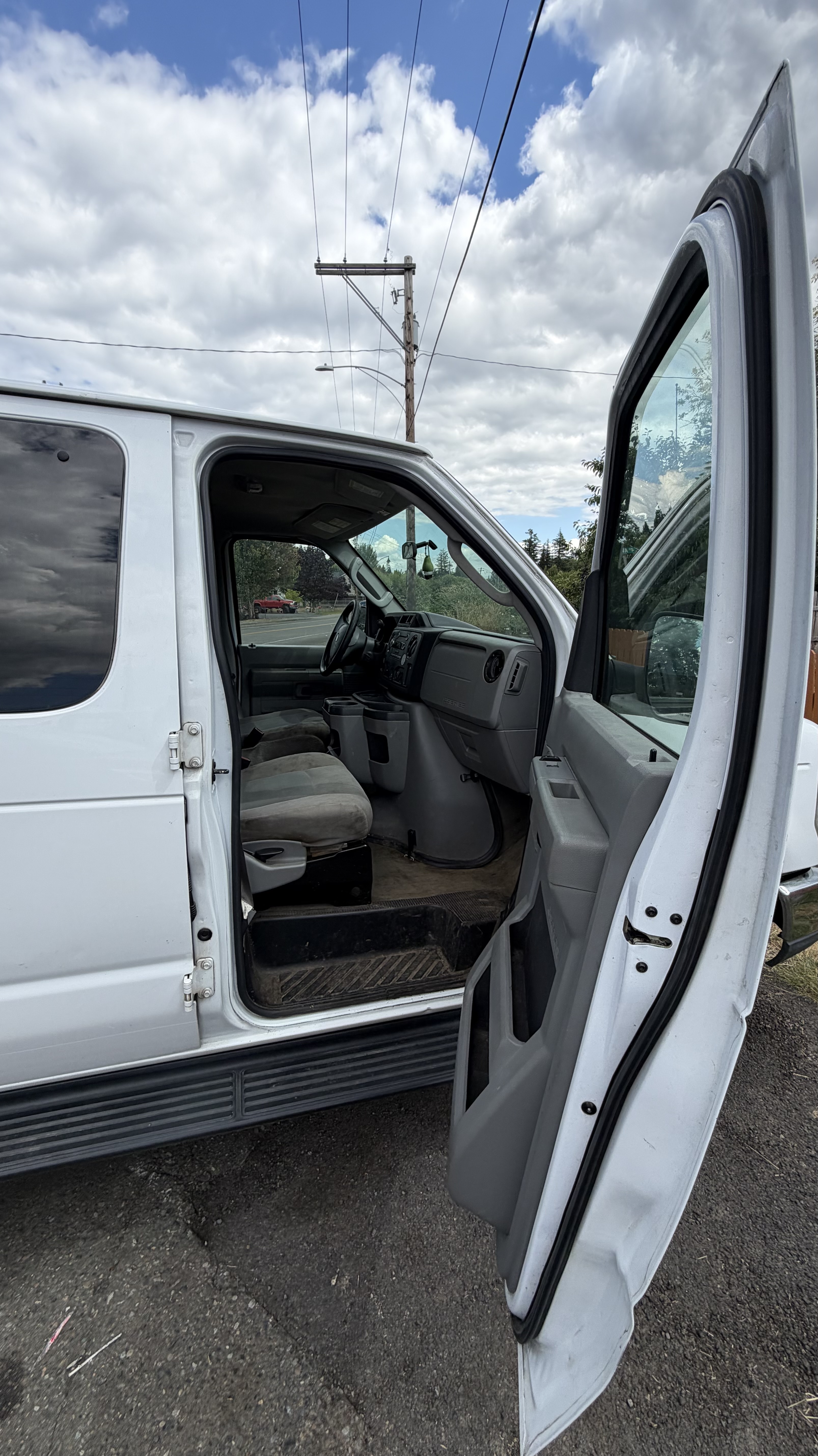 Used 2013 Ford E-350 and Econoline 350 XLT RWD image 9