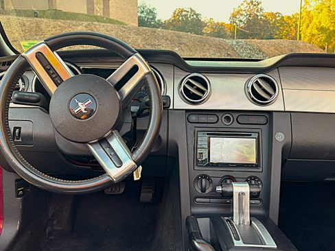 Used 2006 Ford Mustang Convertible image 10