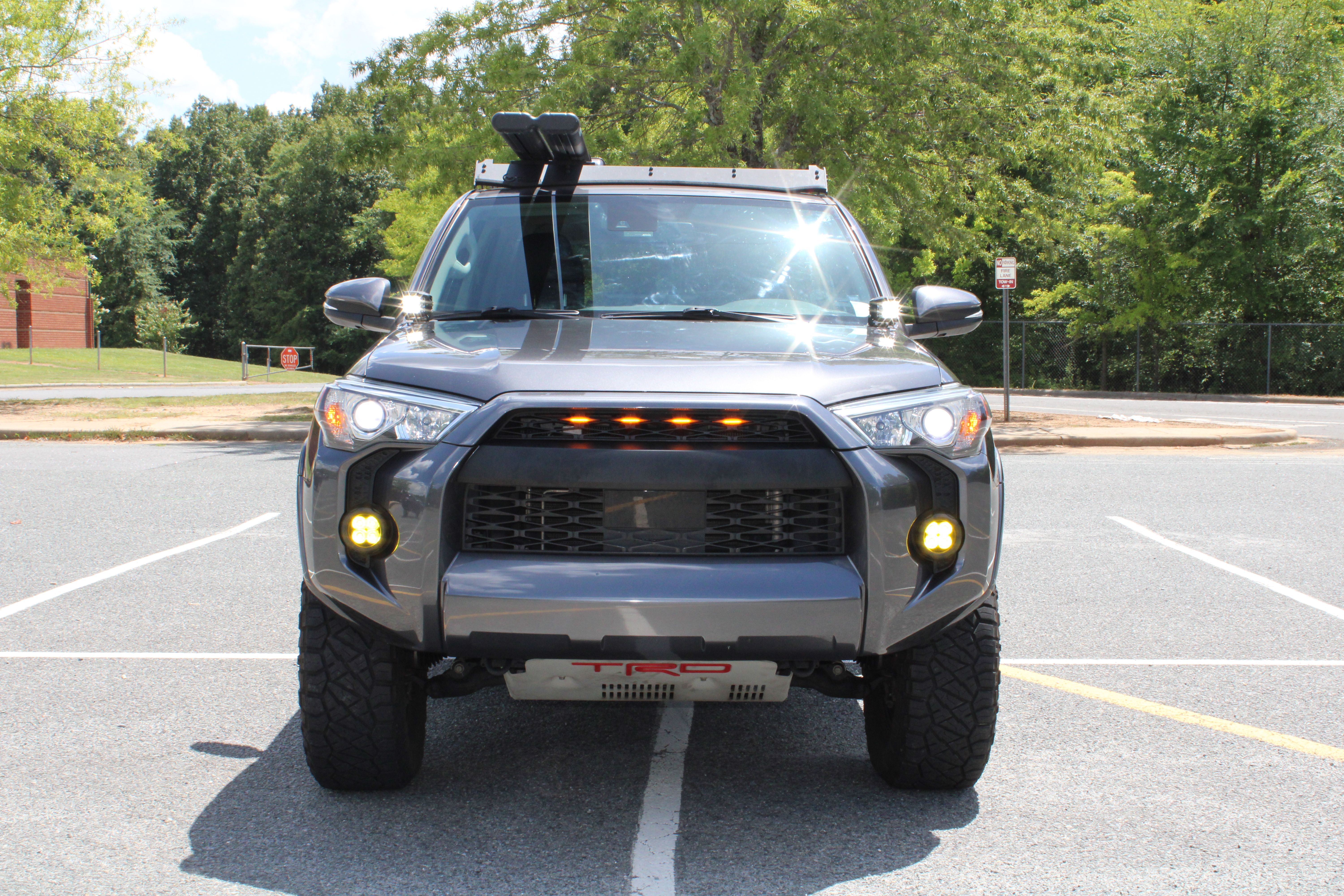 Used 2020 Toyota 4Runner SR5 Premium w/ Moonroof Package AWD/4WD image 2