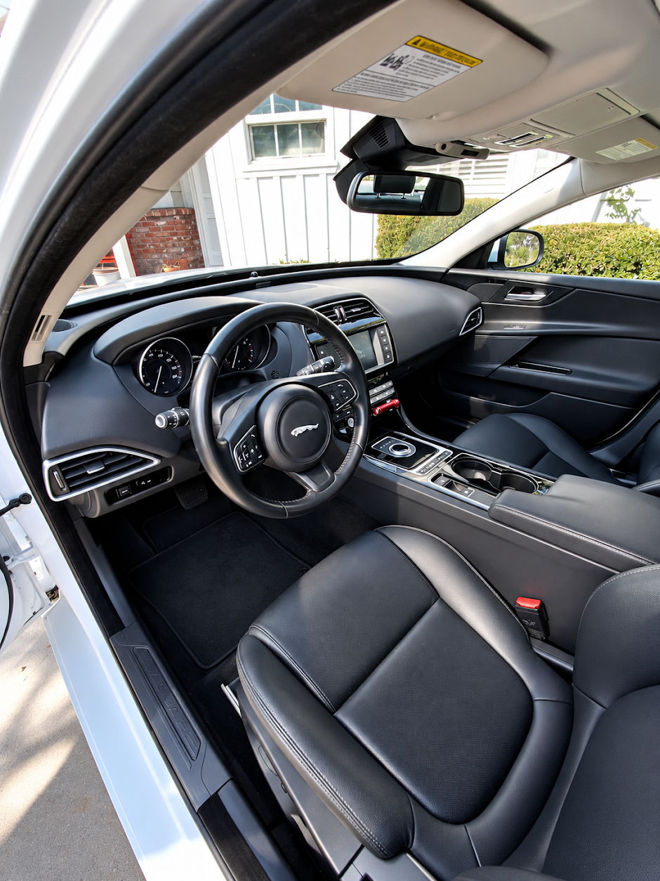 Used 2017 Jaguar XE RWD image 10