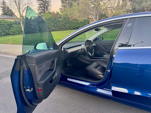 Used 2018 Tesla Model 3 Long Range image 13