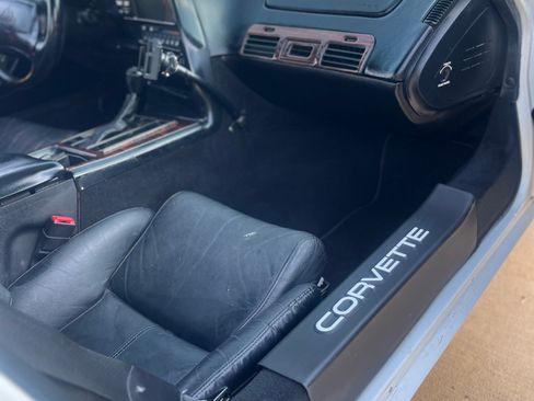 Used 1996 Chevrolet Corvette Coupe RWD image 25