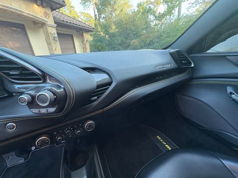 Used 2019 Ferrari 488 GTB image 9