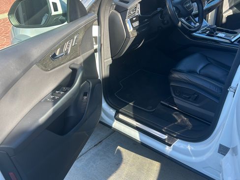 Used 2019 Audi Q8 Premium w/ Convenience Package image 10