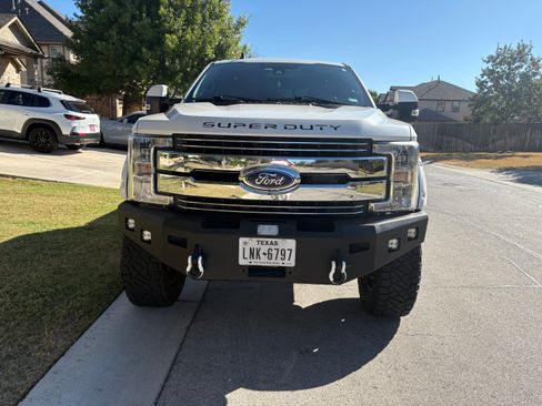 Used 2019 Ford F250 Lariat w/ Lariat Ultimate Package image 2